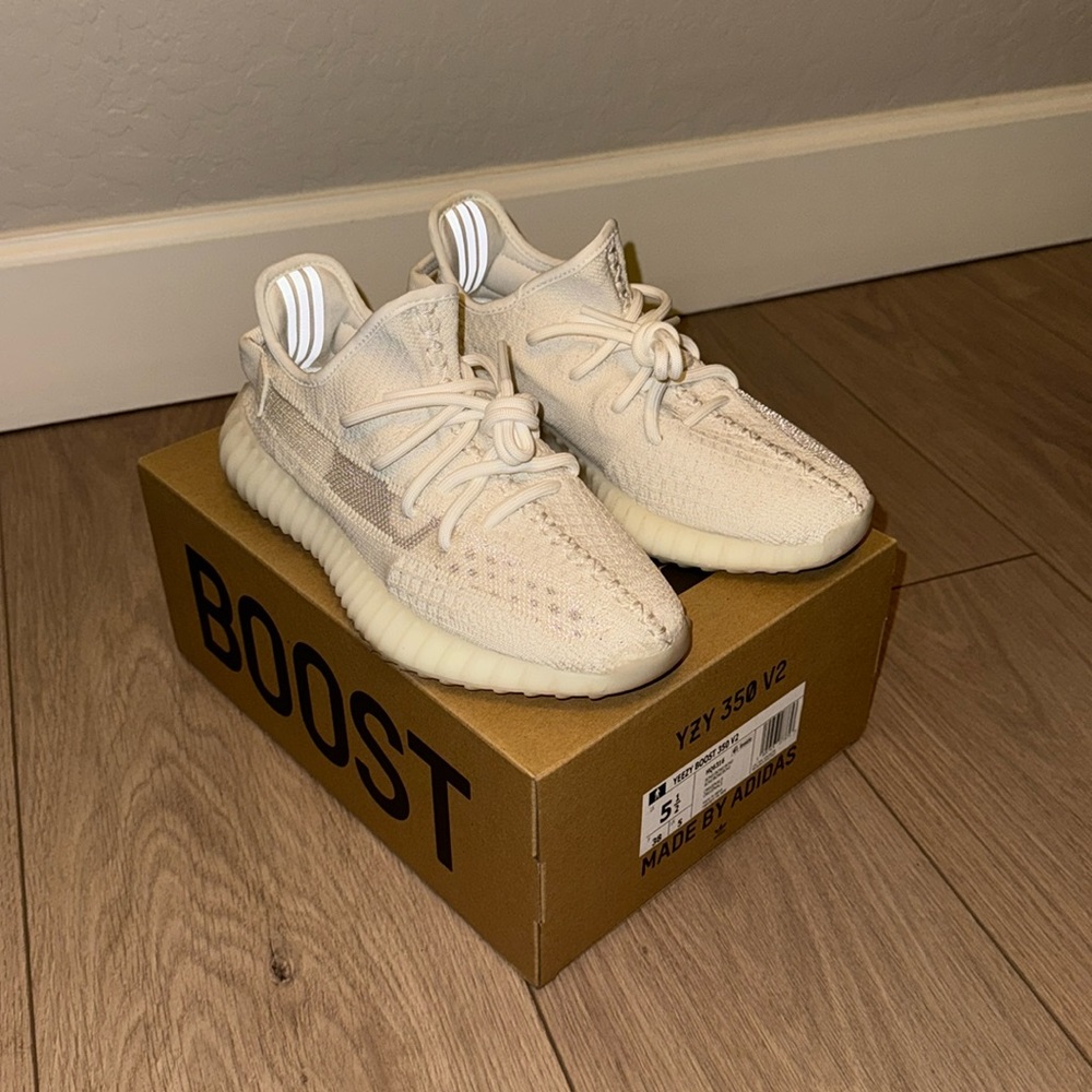 Adidas Yeezy boost 350 V2 in Bone